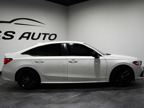 Used 2023 Honda Civic Sport image 4