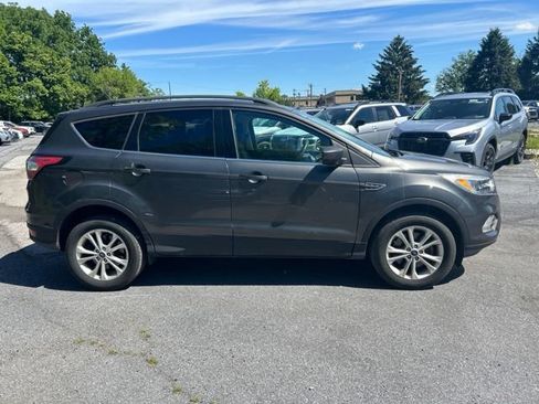 Used 2018 Ford Escape SE AWD/4WD image 2