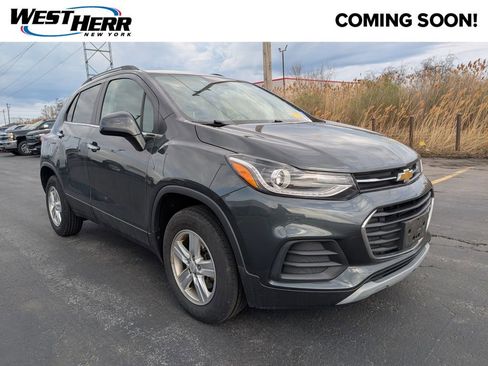 Used 2018 Chevrolet Trax LT w/ LT Convenience Package image 1