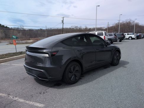 Used 2026 Tesla Model Y Long Range image 5