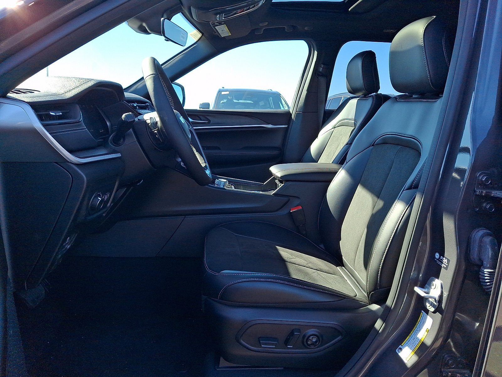 New 2026 Jeep Grand Cherokee Altitude AWD/4WD image 5