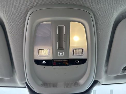 Certified 2025 Volvo XC60 T8 Plus w/ Protection Package Premier image 21