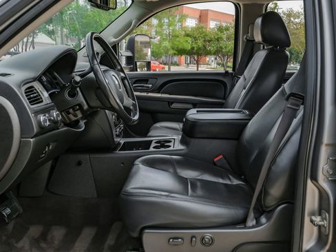 Used 2013 Chevrolet Silverado 2500 LTZ w/ LTZ Plus Package image 4