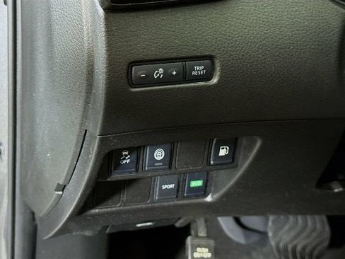 Used 2020 Nissan Rogue S FWD image 17