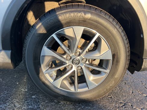 Used 2018 Toyota RAV4 Adventure image 40