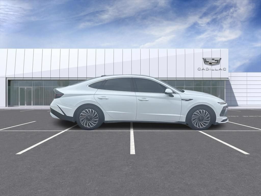Used 2025 Hyundai Sonata Limited FWD image 2