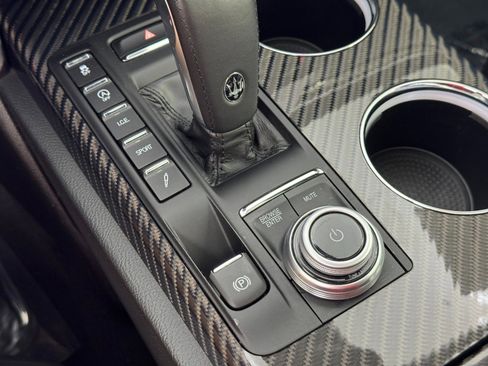 Used 2022 Maserati Quattroporte Modena Q4 image 35