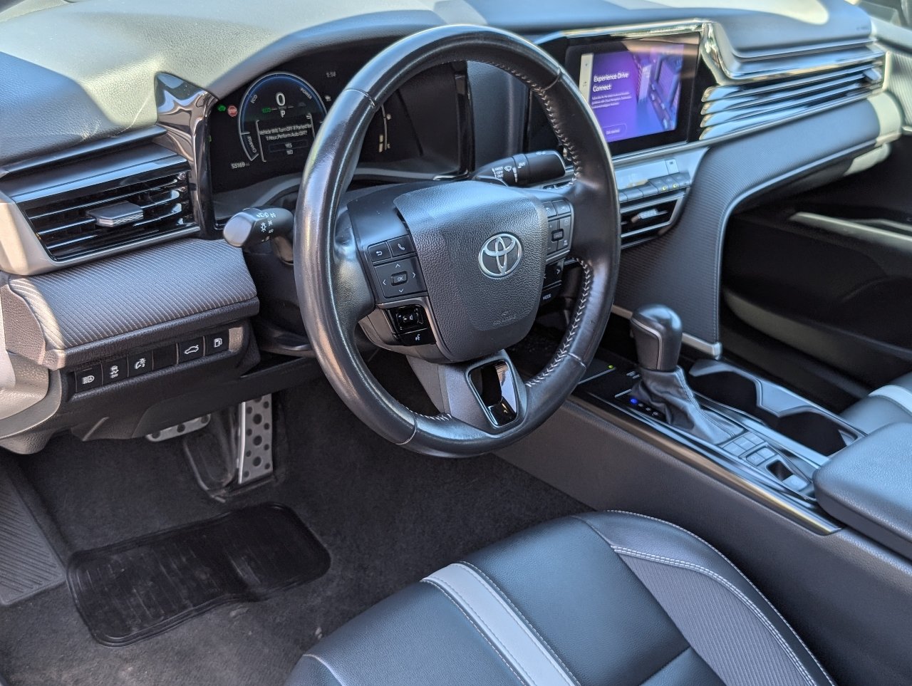 Used 2025 Toyota Camry SE FWD image 14