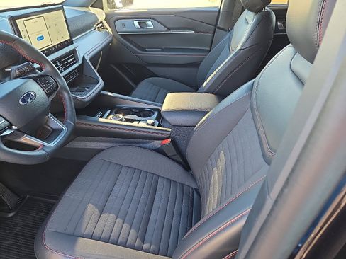 Certified 2025 Ford Explorer ST-Line w/ Premium Package image 12