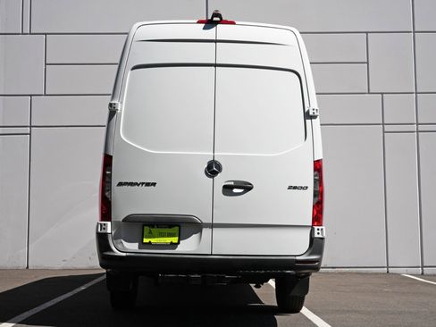 Used 2023 Mercedes-Benz Sprinter 2500 image 10