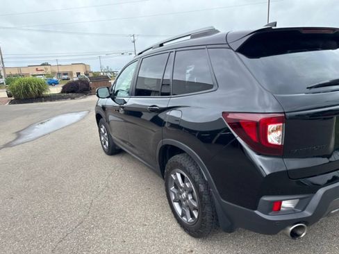 Used 2024 Honda Passport TrailSport image 3