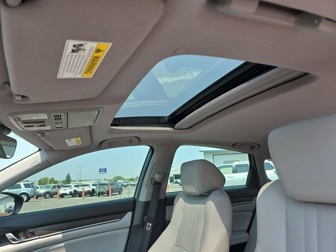 Used 2018 Honda Accord Touring image 23