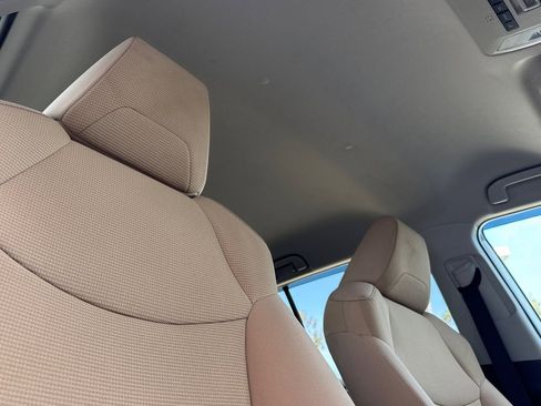 Used 2022 Toyota RAV4 LE image 17