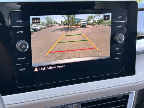 Used 2025 Volkswagen Taos SE FWD image 22