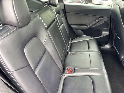 Used 2024 Tesla Model Y Long Range AWD/4WD image 34