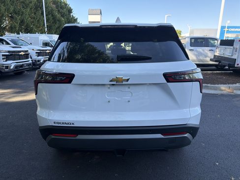 Used 2026 Chevrolet Equinox LT FWD image 5