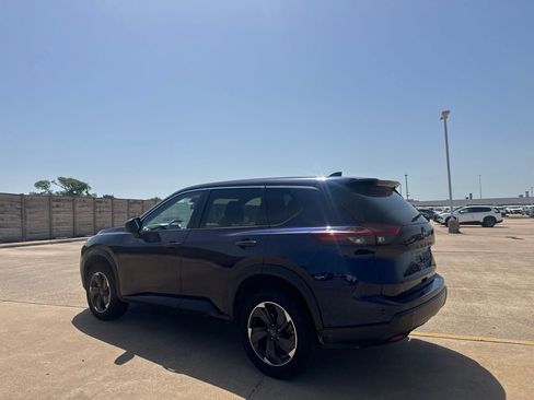 Certified 2025 Nissan Rogue SV FWD image 14