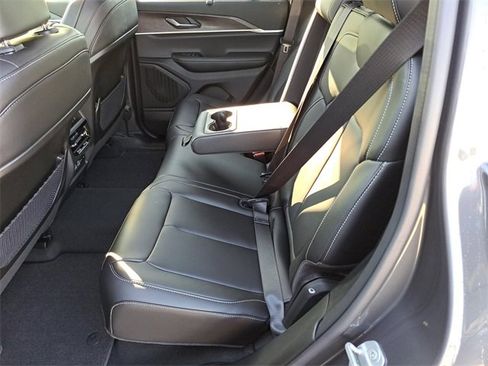 New 2025 Jeep Grand Cherokee Limited image 14