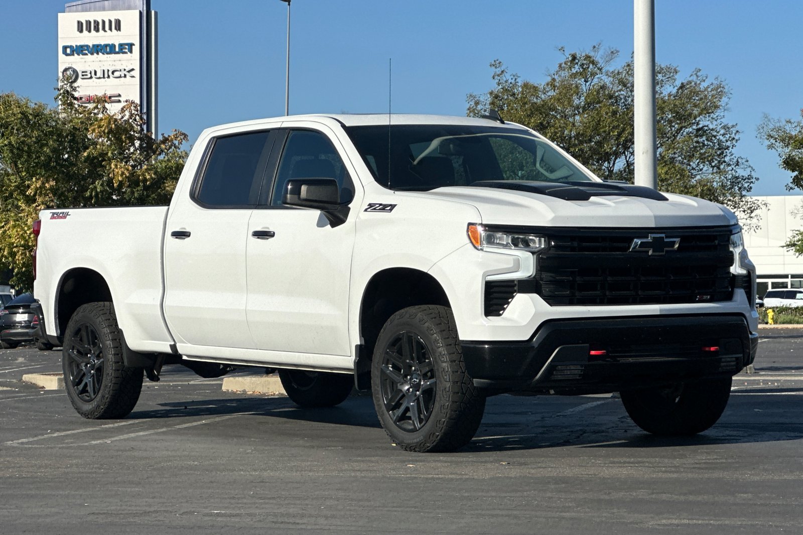 Used 2024 Chevrolet Silverado 1500 LT Trail Boss w/ Convenience Package II AWD/4WD image 2