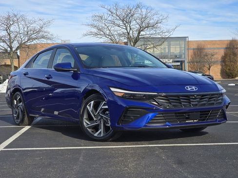 Used 2024 Hyundai Elantra Limited image 2