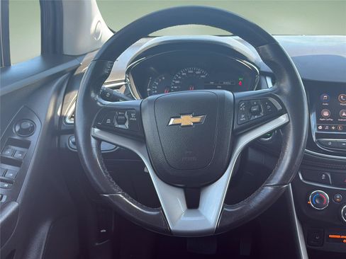 Used 2022 Chevrolet Trax LT w/ Redline Edition AWD/4WD image 11