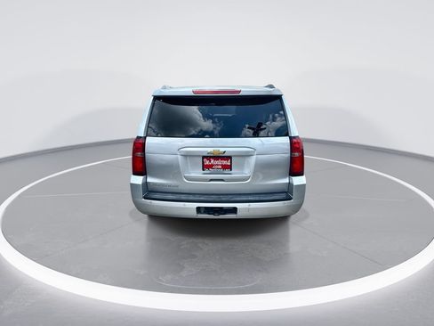 Used 2018 Chevrolet Suburban LT RWD image 7