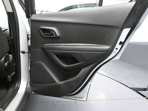 Used 2016 Chevrolet Trax LS image 32