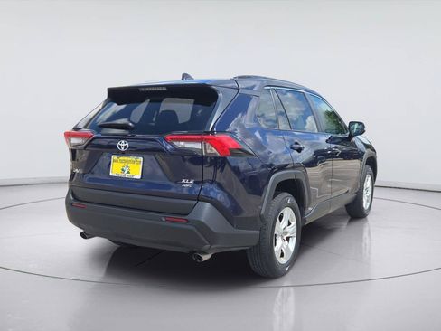 Used 2021 Toyota RAV4 XLE AWD/4WD image 5