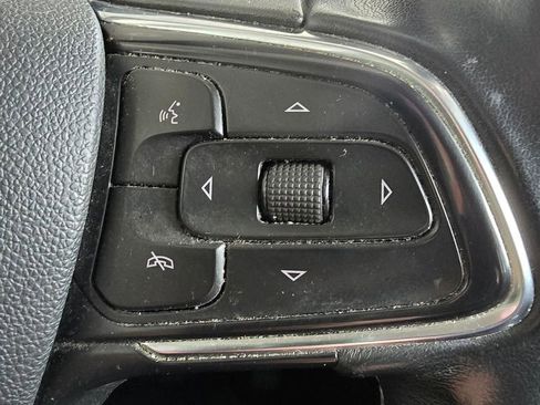 Used 2023 Buick Envision Preferred image 24