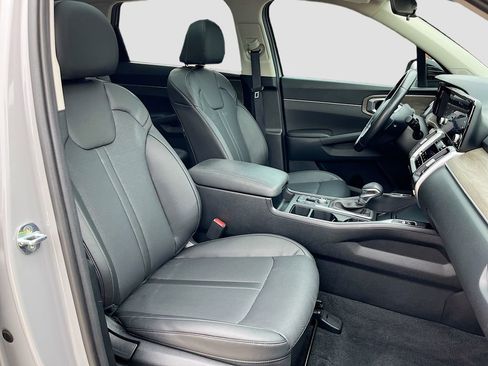 Certified 2022 Kia Sorento EX w/ Panoramic Sunroof Package image 28