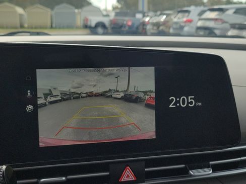 Used 2025 Hyundai Elantra SEL image 13