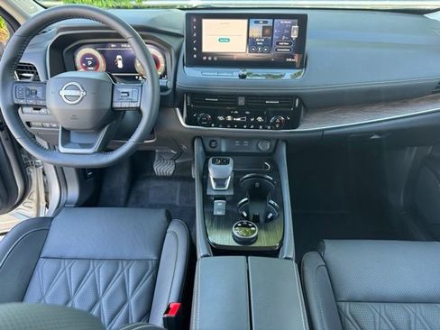 Used 2025 Nissan Rogue Platinum w/ Platinum Premium Package image 13