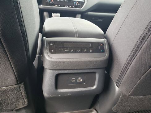 Certified 2025 Nissan Pathfinder SV image 21