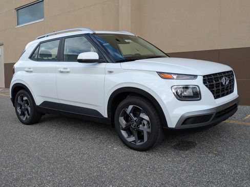 New 2026 Hyundai Venue SEL image 2