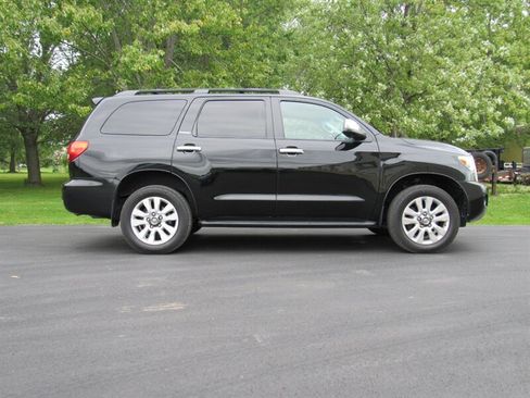 Used 2016 Toyota Sequoia Platinum AWD/4WD image 2