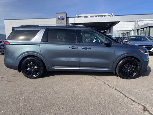 Used 2022 Kia Carnival SX image 8