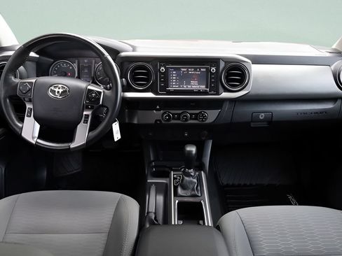 Used 2018 Toyota Tacoma SR5 RWD image 29