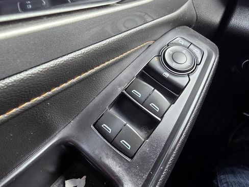 Used 2021 Chevrolet Traverse LS image 24