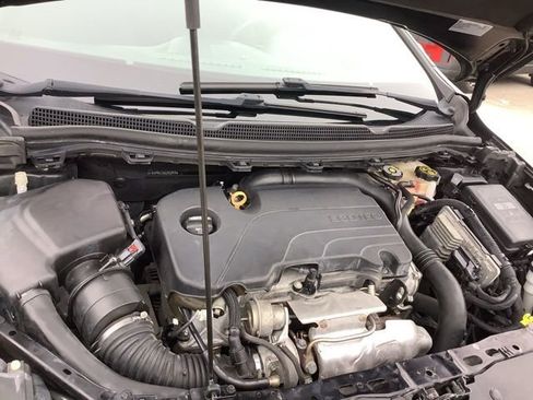 Used 2018 Chevrolet Cruze LT w/ Convenience Package image 12