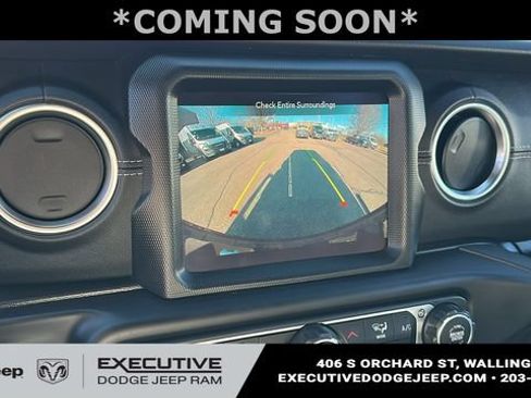 Used 2022 Jeep Wrangler Unlimited Sahara w/ Cold Weather Group AWD/4WD image 15