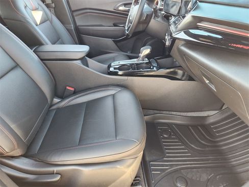 Used 2025 Chevrolet Trax RS w/ Driver Confidence Package image 16