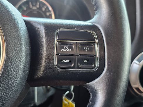 Used 2017 Jeep Wrangler Unlimited Sahara w/ Connectivity Group AWD/4WD image 35