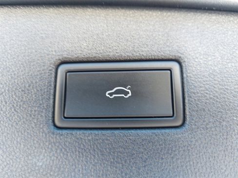 Used 2022 Volkswagen Tiguan SE image 14