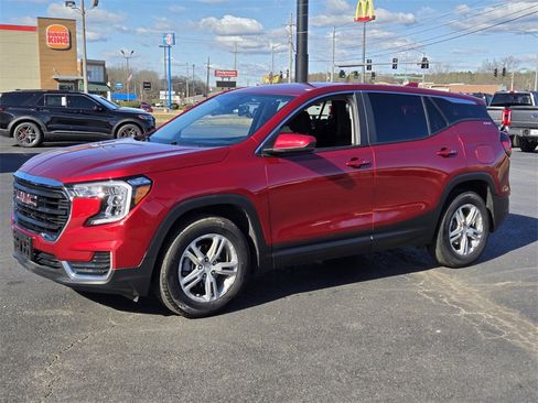 Used 2023 GMC Terrain SLE image 7