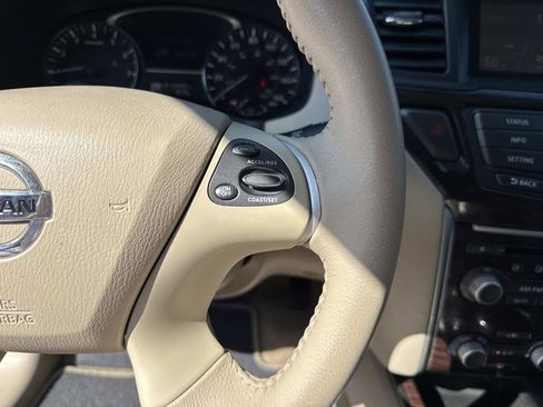 Used 2014 Nissan Pathfinder SL AWD/4WD image 24