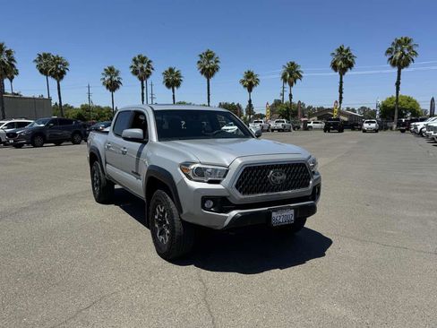 Used 2019 Toyota Tacoma TRD Off-Road AWD/4WD image 3