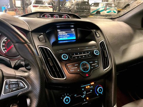 Used 2018 Ford Focus ST image 18