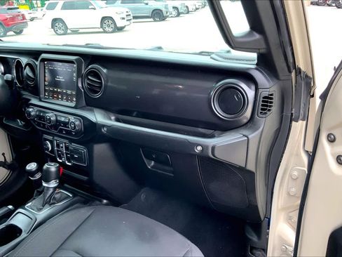 Used 2022 Jeep Gladiator Sport AWD/4WD image 18