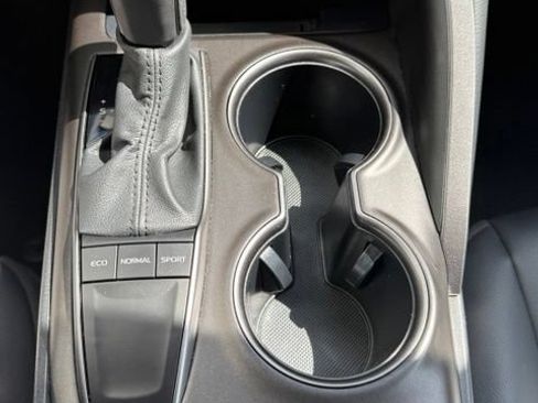 Used 2024 Toyota Camry SE FWD image 21