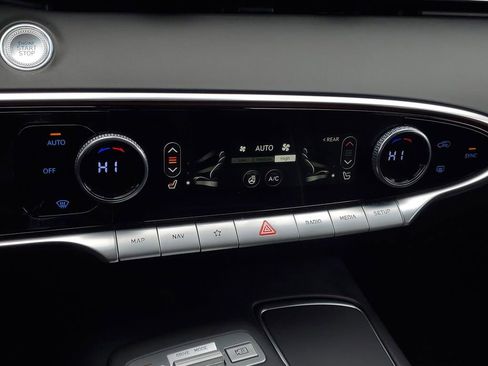 Used 2024 Genesis GV70 2.5T w/ Advanced Package image 26